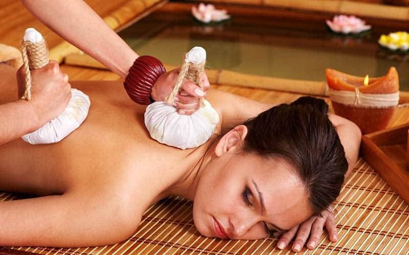 Тайский массаж травяными мешочками